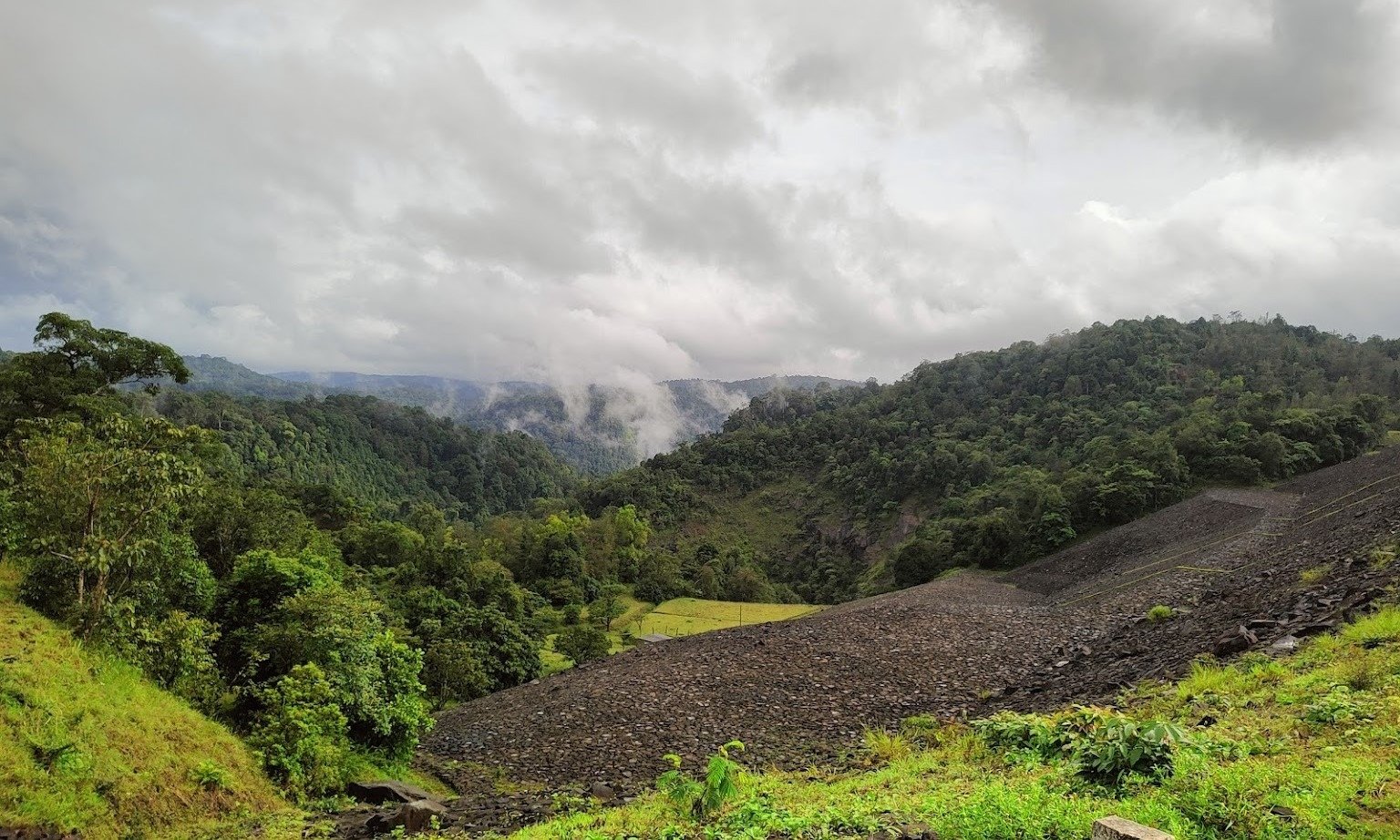 Chakra Dam Near view